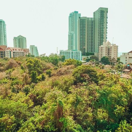 Club Royal Suites Pattaya Bagian luar foto