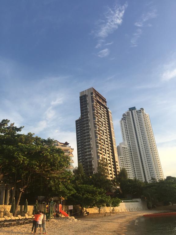 Club Royal Suites Pattaya Bagian luar foto