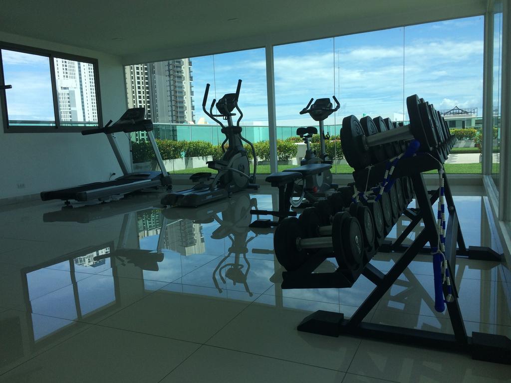 Club Royal Suites Pattaya Bagian luar foto
