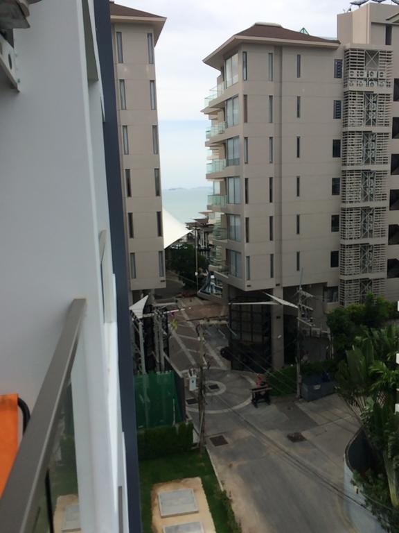 Club Royal Suites Pattaya Bagian luar foto