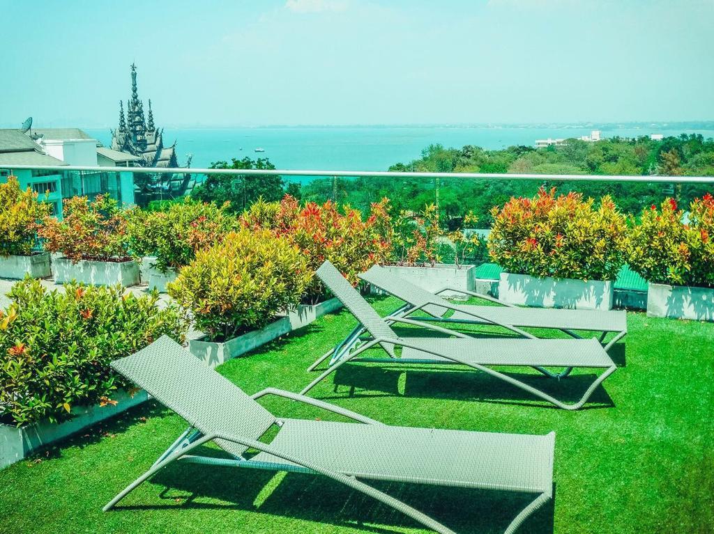 Club Royal Suites Pattaya Bagian luar foto