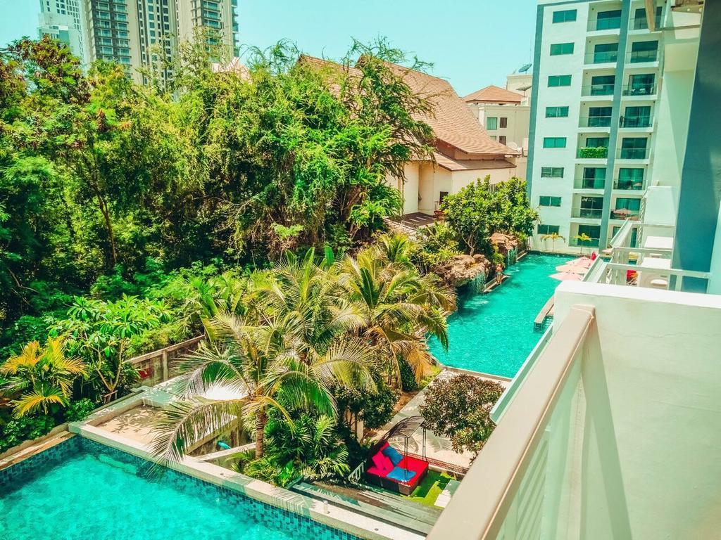 Club Royal Suites Pattaya Bagian luar foto