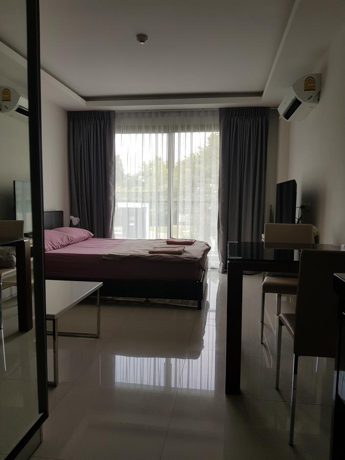 Club Royal Suites Pattaya Bagian luar foto