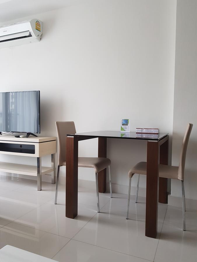 Club Royal Suites Pattaya Bagian luar foto