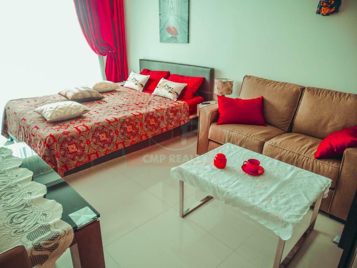 Club Royal Suites Pattaya Bagian luar foto