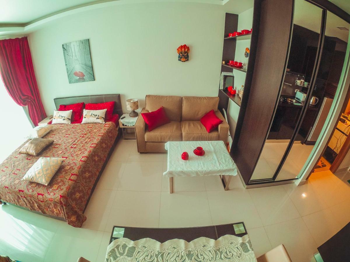 Club Royal Suites Pattaya Bagian luar foto