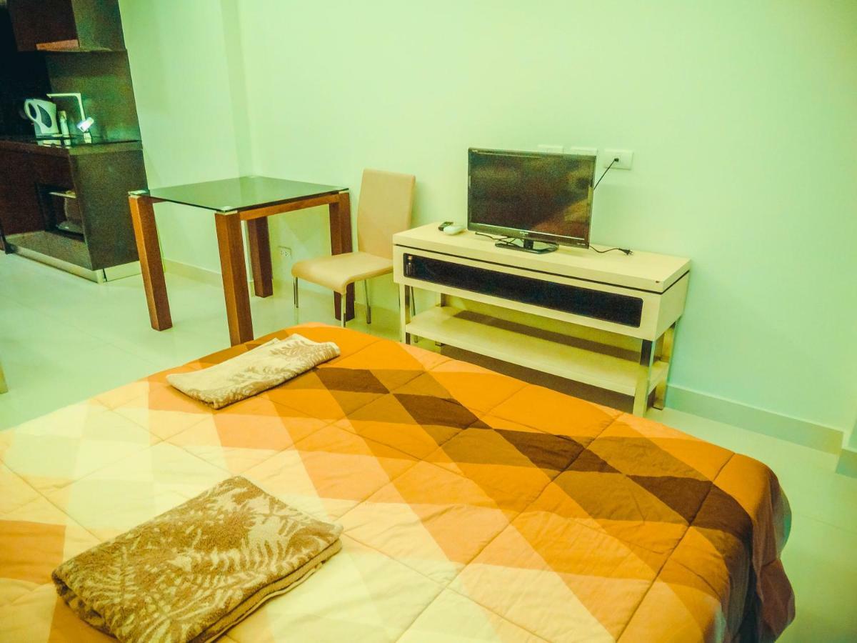 Club Royal Suites Pattaya Bagian luar foto