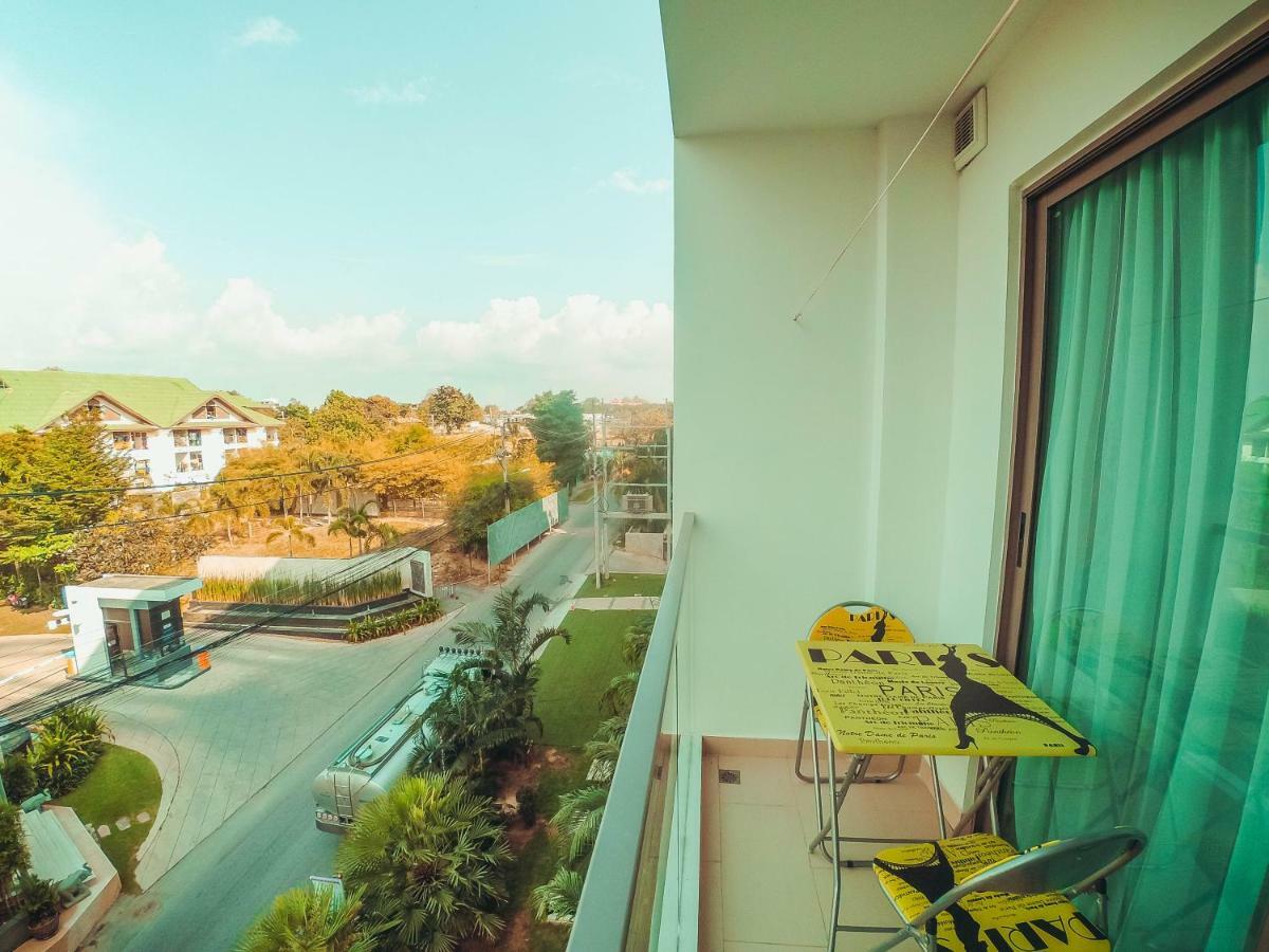 Club Royal Suites Pattaya Bagian luar foto