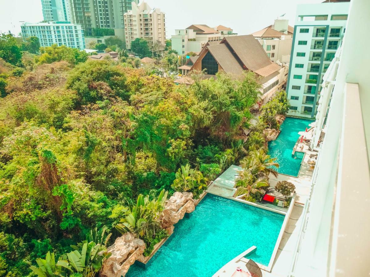 Club Royal Suites Pattaya Bagian luar foto